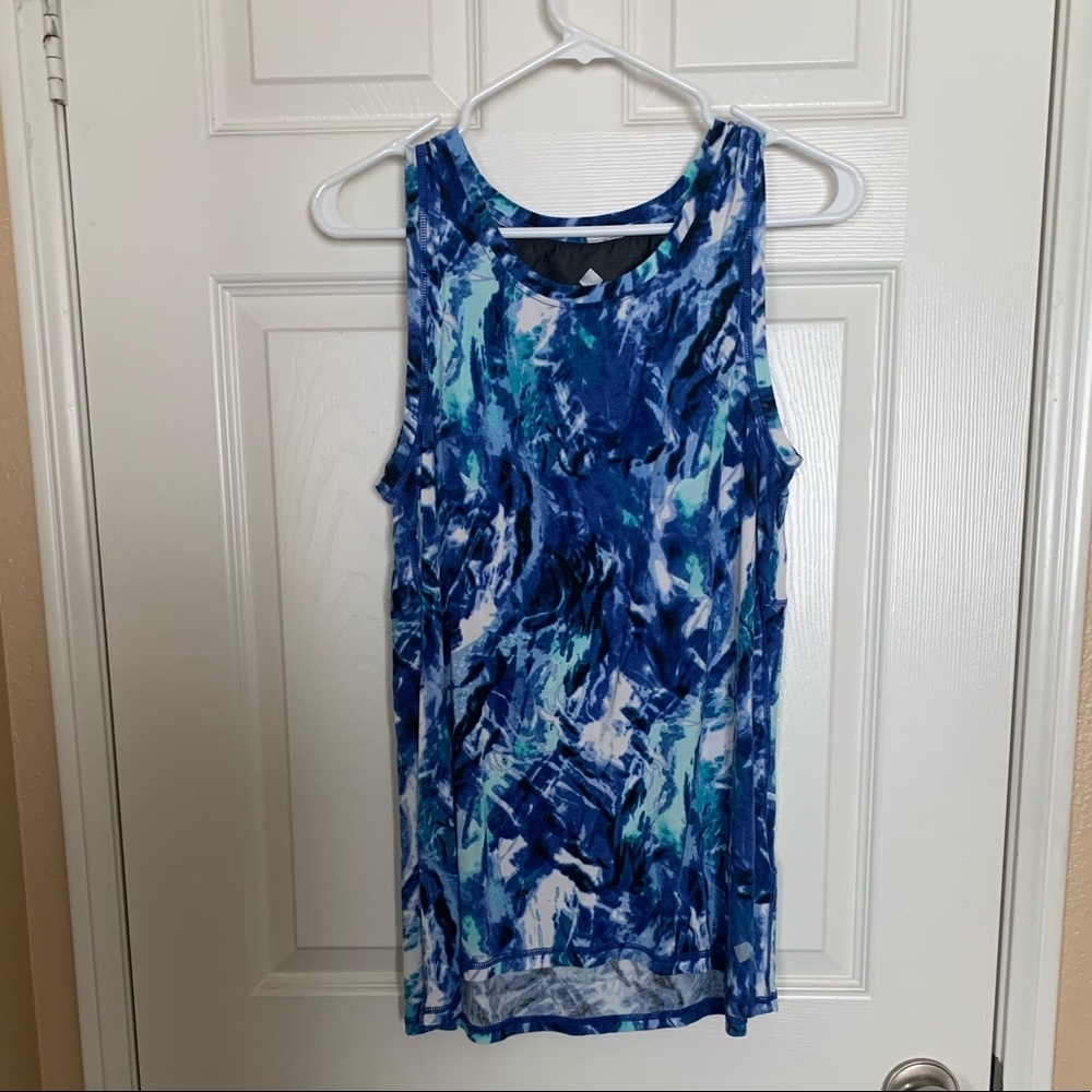 Athletic marbled blue top